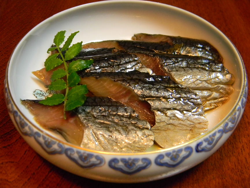 Herring, in season in spring, topped with leafy sansho (Japanese pepper) buds is a local delicacy of the Aizu region, and pairs perfectly with sake (Photo: Takasagoya Shouten).